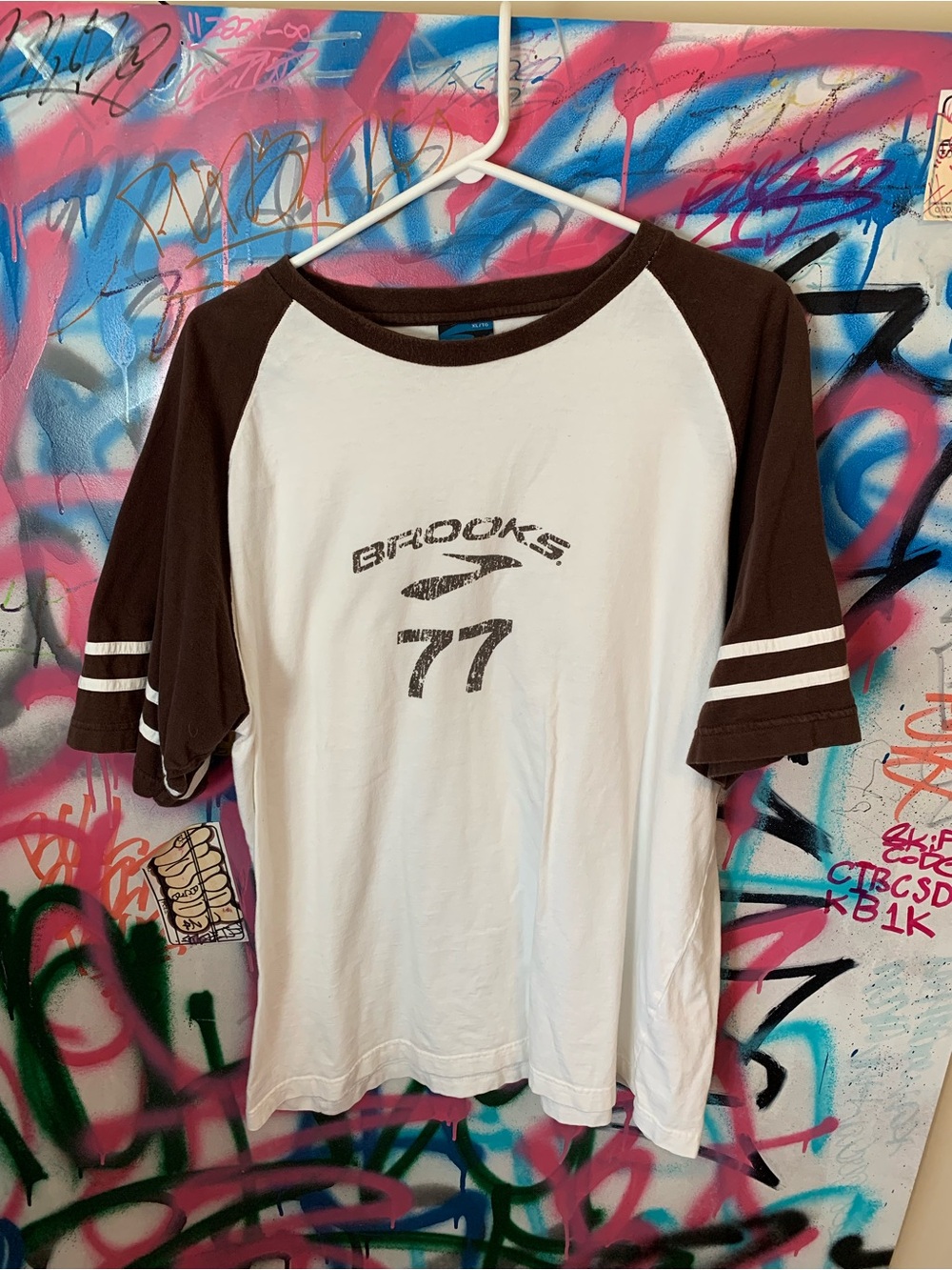 Brooks Vintage Tee White and Brown Baseball Style Tee Brown Sleeves Size XL